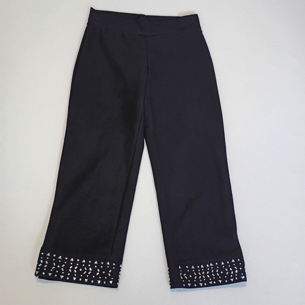 True Slim Jeans Size 8 Black Capri Pants With Silver Studs/Embellishments